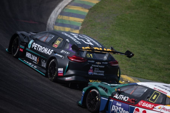 Carro de alta performance compete na Stock Car 2026.